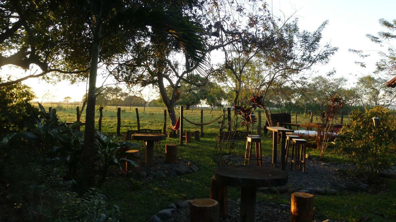 Naturalmente Boutique Bungalows Y Cocina Mediterranea Las Lajas  Exterior photo
